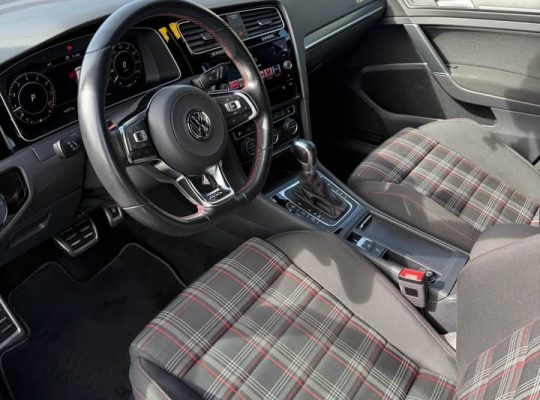 Volkswagen Golf · Hatchback 2019