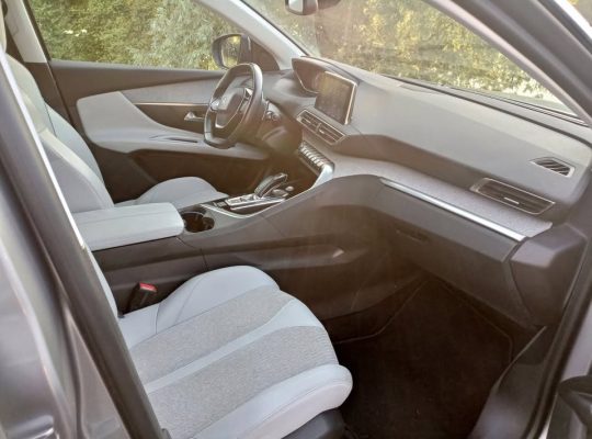 PEUGEOT 5008 2018