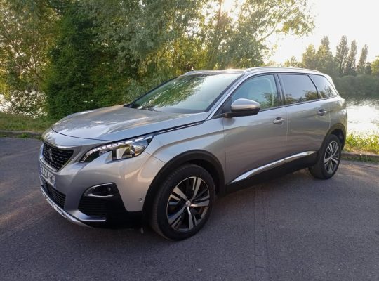 PEUGEOT 5008 2018