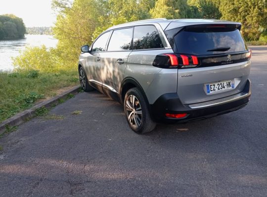 PEUGEOT 5008 2018