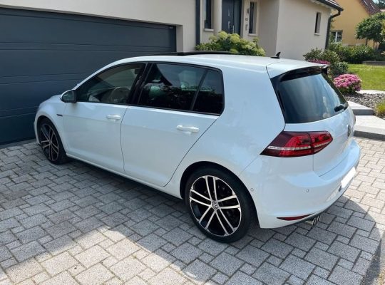 VOLKSWAGEN GOLF VII 2014