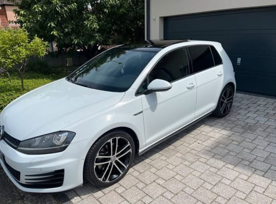 VOLKSWAGEN GOLF VII 2014