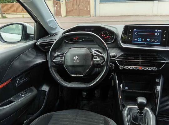 PEUGEOT 208 2021