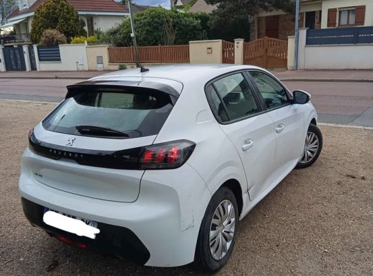 PEUGEOT 208 2021