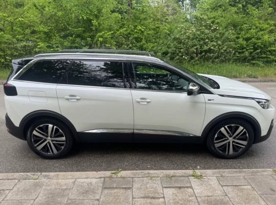 PEUGEOT 5008 2017