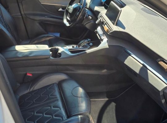 PEUGEOT 5008 2017