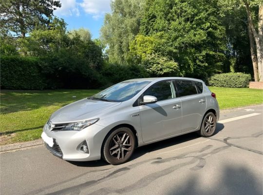 TOYOTA AURIS HYBRIDE 2015