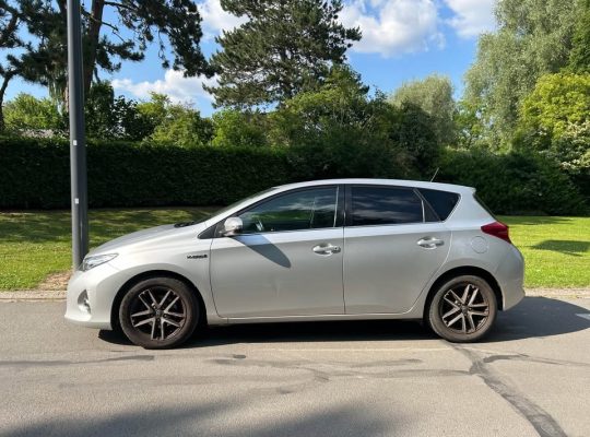 TOYOTA AURIS HYBRIDE 2015