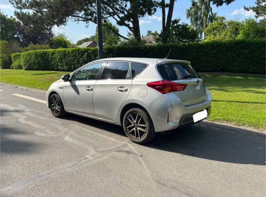 TOYOTA AURIS HYBRIDE 2015